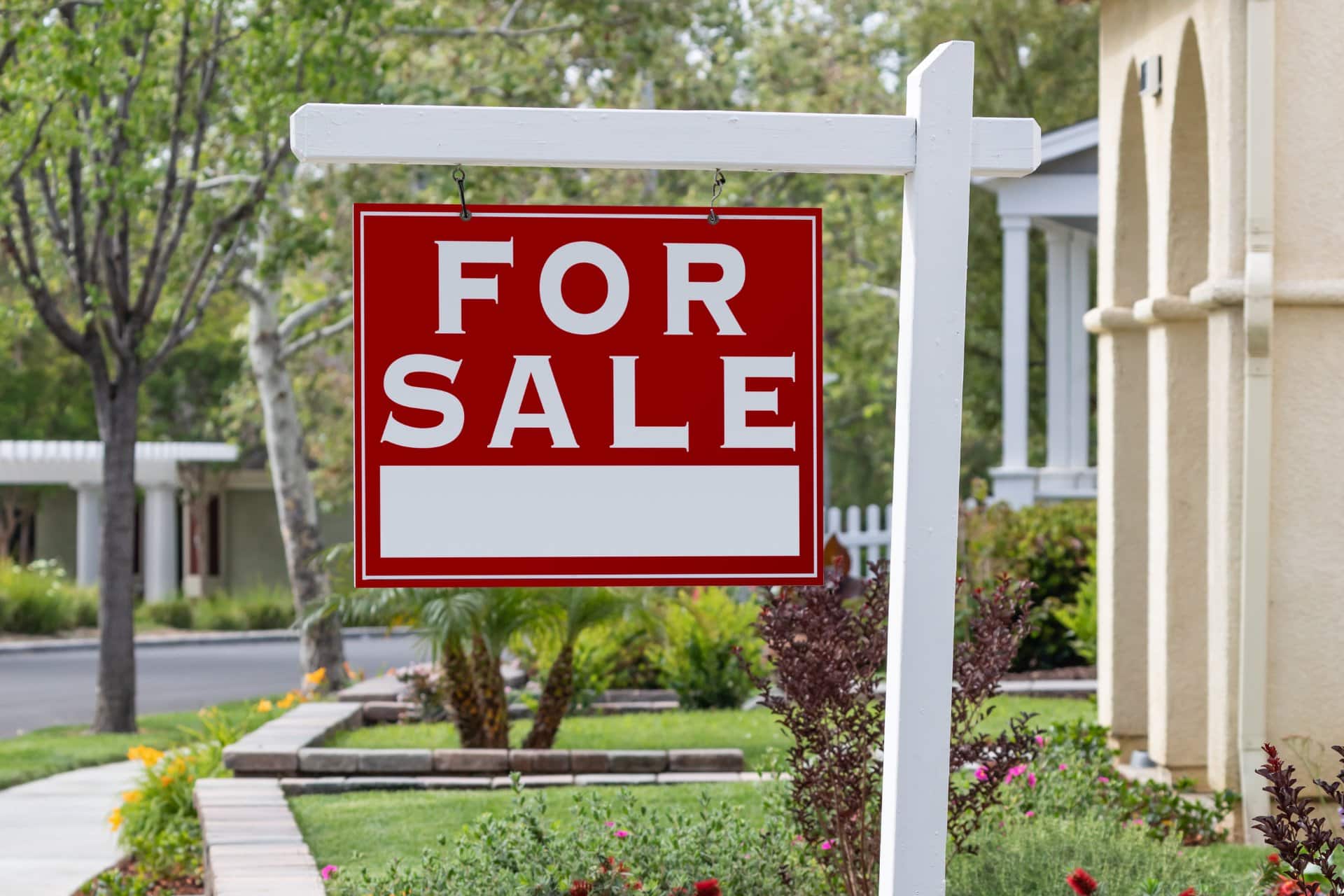 How to Navigate a Bidding War When Buying a Home